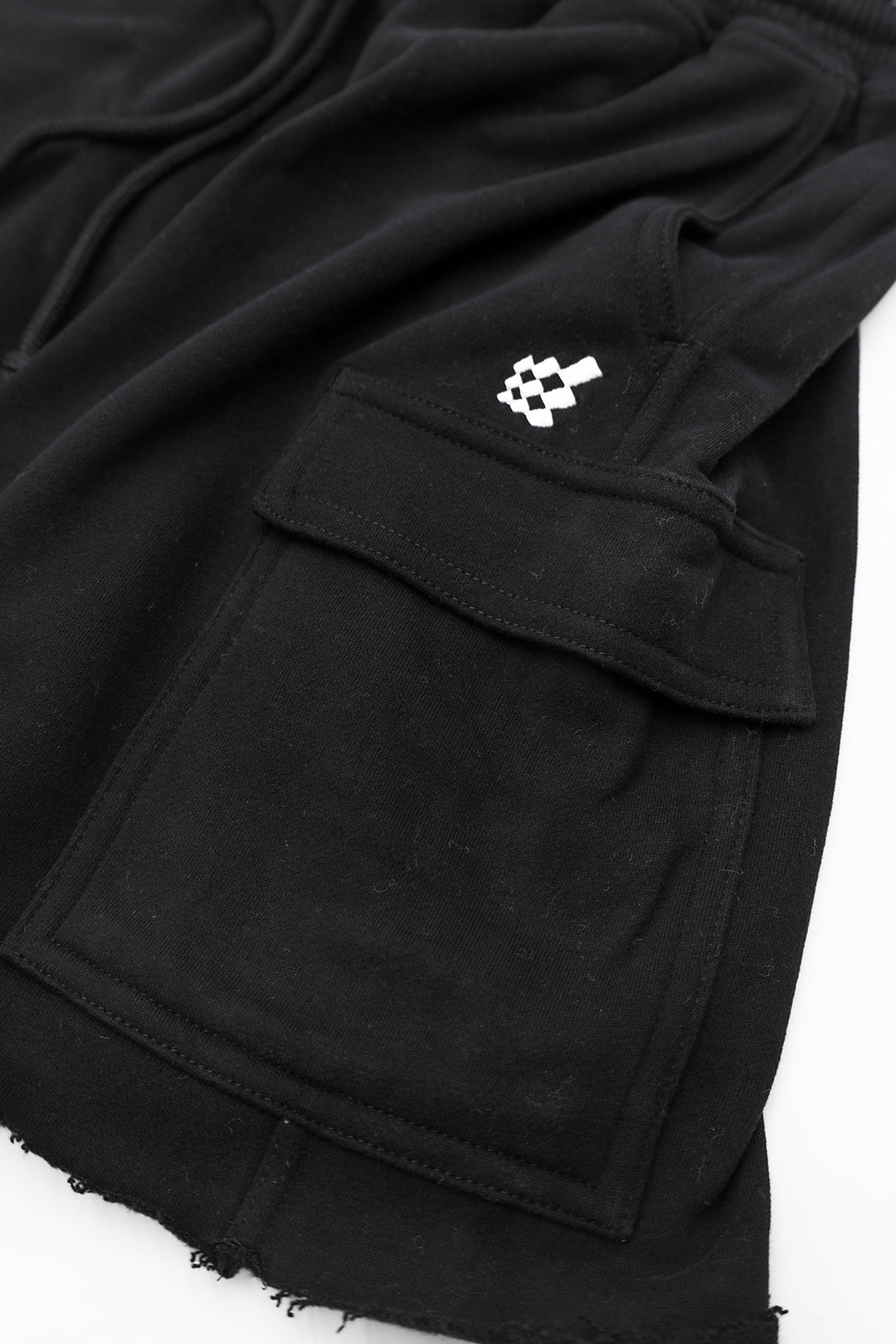 Comfort-Fit Cargo Sweat Shorts - Black