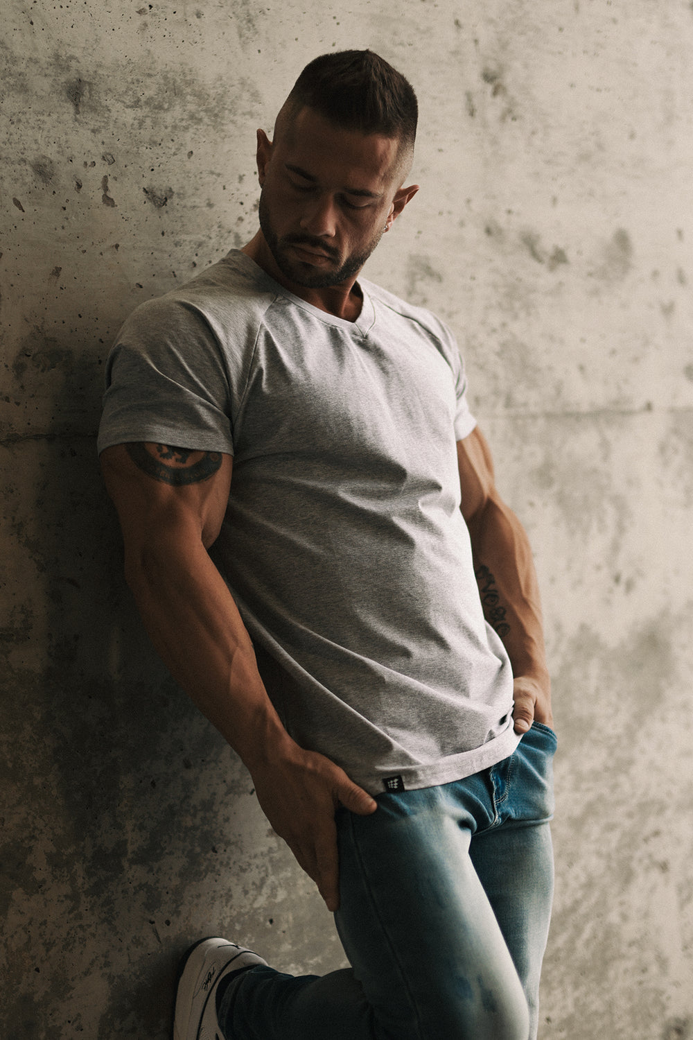 V Neck Muscle-Fit T-Shirt - Light Gray