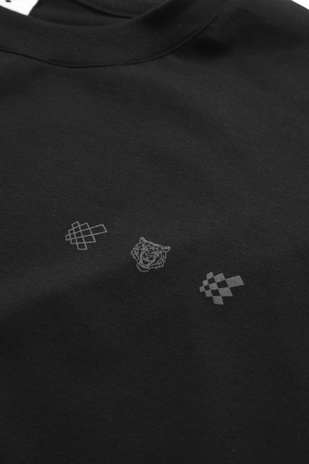 Oversized Raw-Cut Cropped Tee - Black